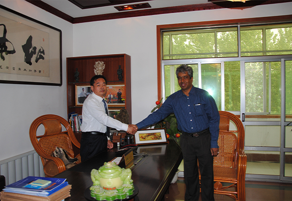 菅总与印度客户浅谈合作.JPG
